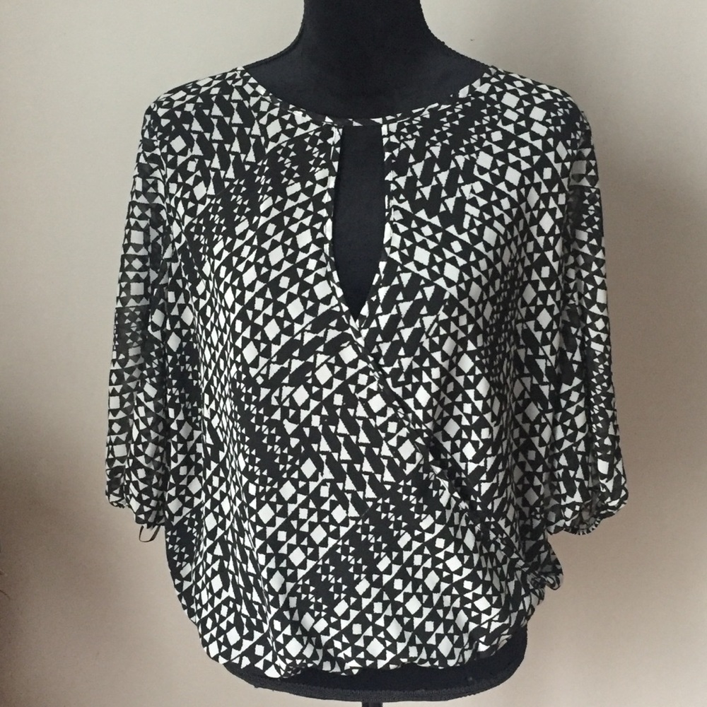 VINCE CAMUTO Blouse. 3/4 Sleeve. Size M